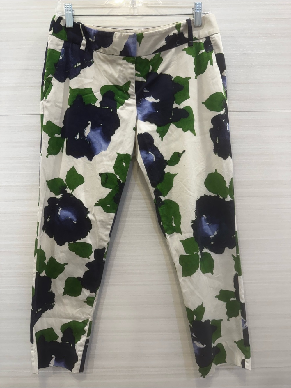 Outback Red Floral Crop Pants in Cream, Navy & Green size 6